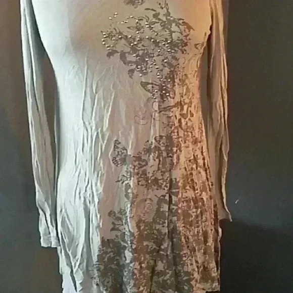 Butterfly knit top with turtleneck. - Picture 2 of 3